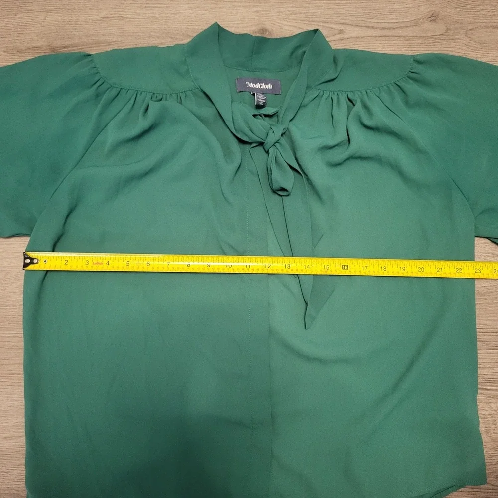 ModCloth Womens Emerald Green Tie Neck Flutter Sleeve Blouse Medium Retro Top - Picture 3 of 6